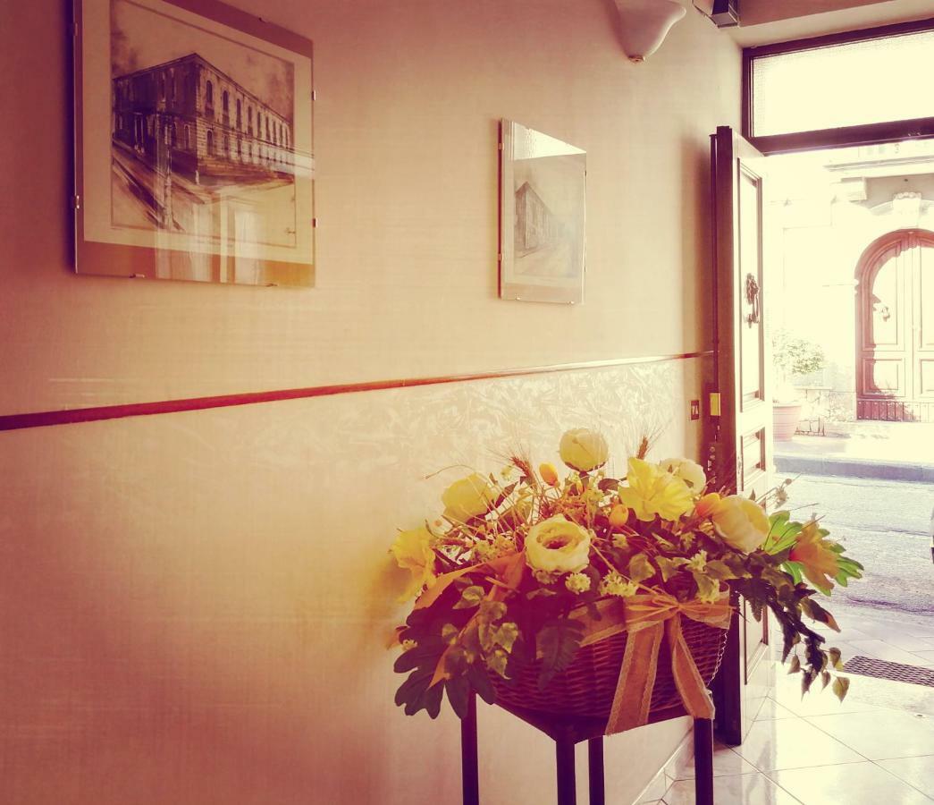 Donna Melina Bed & Breakfast Mileto Luaran gambar